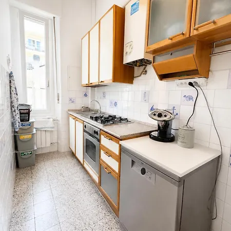 Apartment In Centro Sul Mare - 2 E Balcone - 5 Posti Letto Pescara