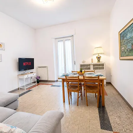 Apartment In Centro Sul Mare - 2 E Balcone - 5 Posti Letto